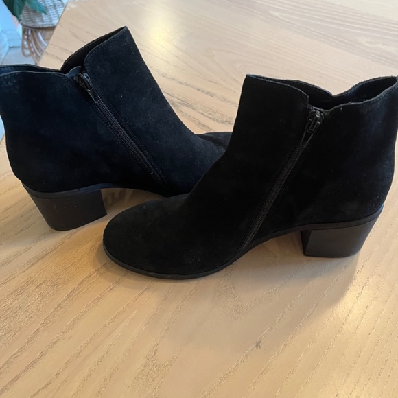 Black Suede Fringe Ankle Bootie Size 8.5 by Kenneth Cole Reation - Picture 6 of 15